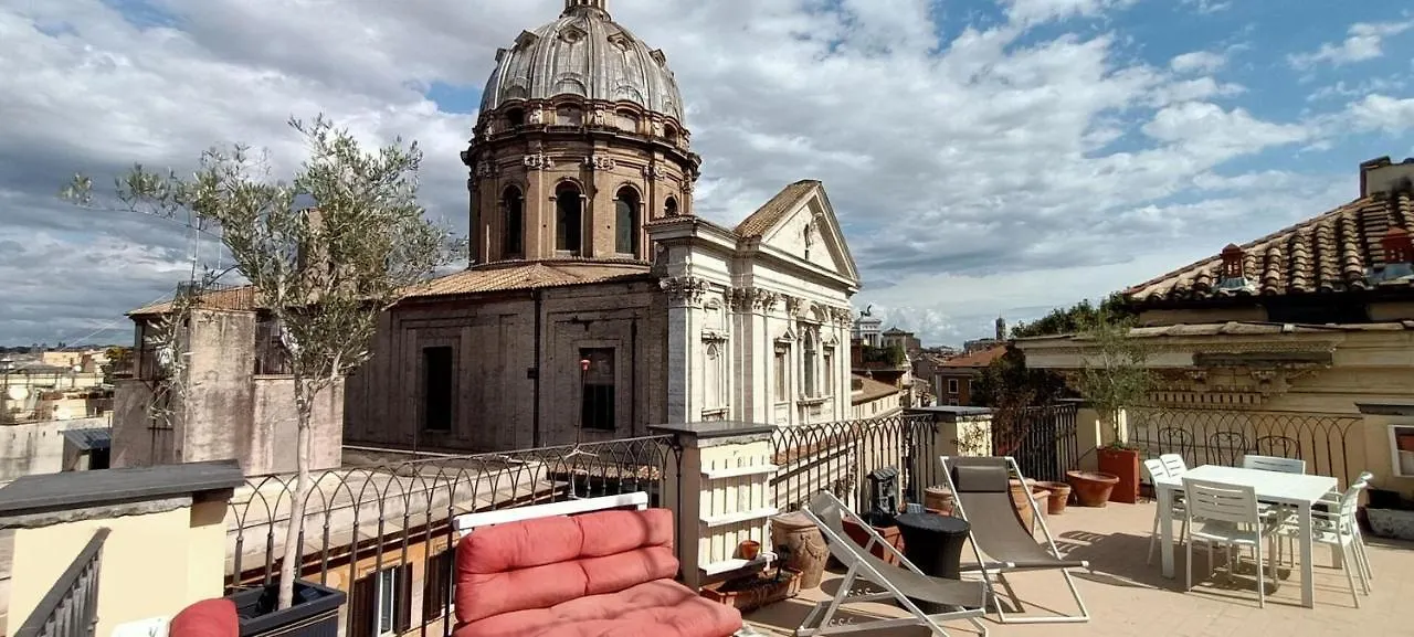 Terrace Apartment On The Monuments Of Rome Italy