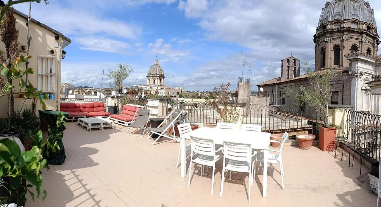 Terrace Apartment On The Monuments Of Rome