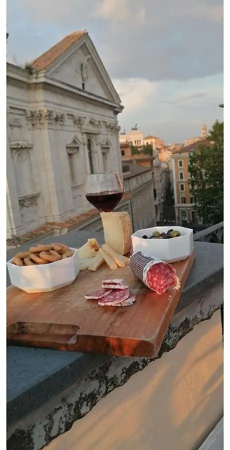 Terrace Apartment On The Monuments Of Rome Italy