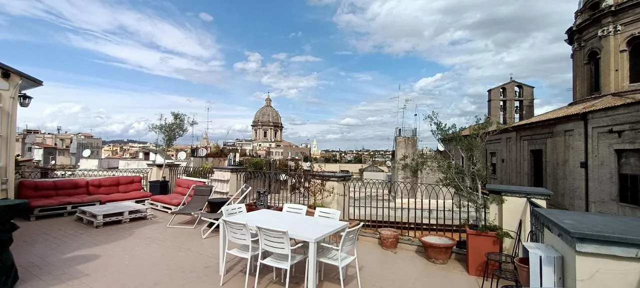 Terrace Apartment On The Monuments Of Rome Italy